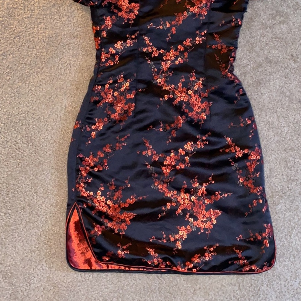 Dress - Picture 2 of 3